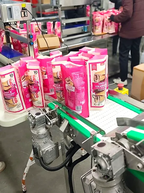Modular conveyor MK Tech di pabrik es krim customer